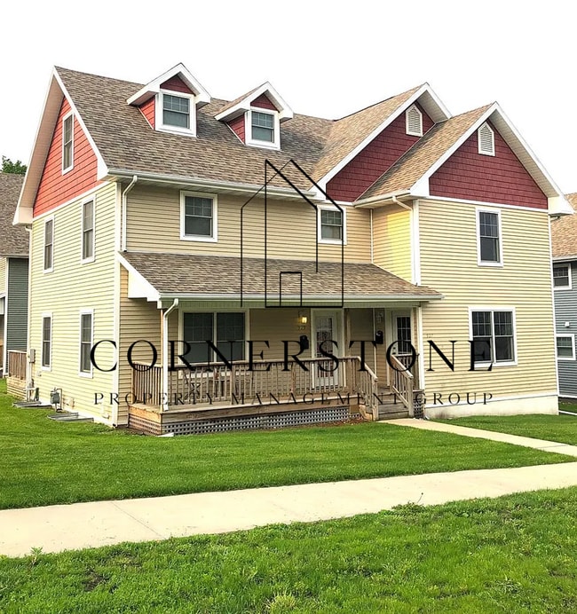 Building Photo - 927 4th Ave N