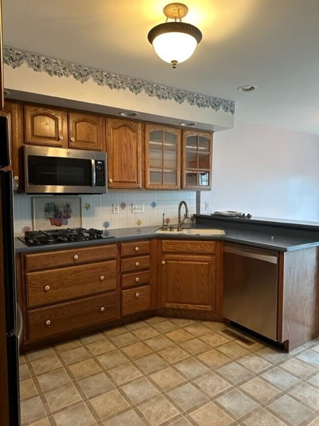 Building Photo - Mechanicsburg School District 3 Bedroom 2....