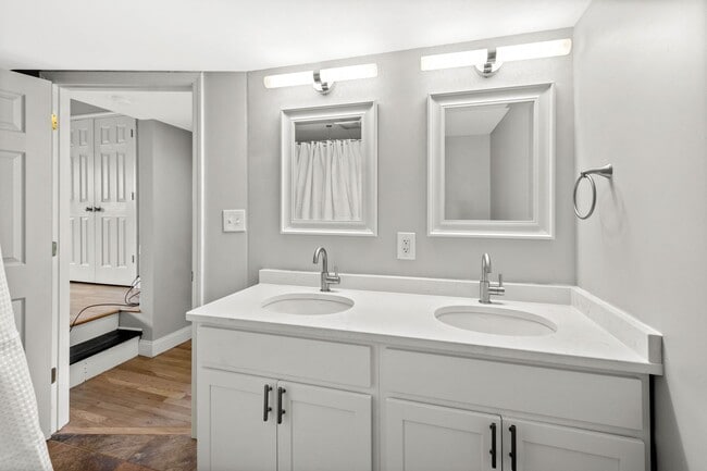 Building Photo - Luxury 3 bed, 3 bath home