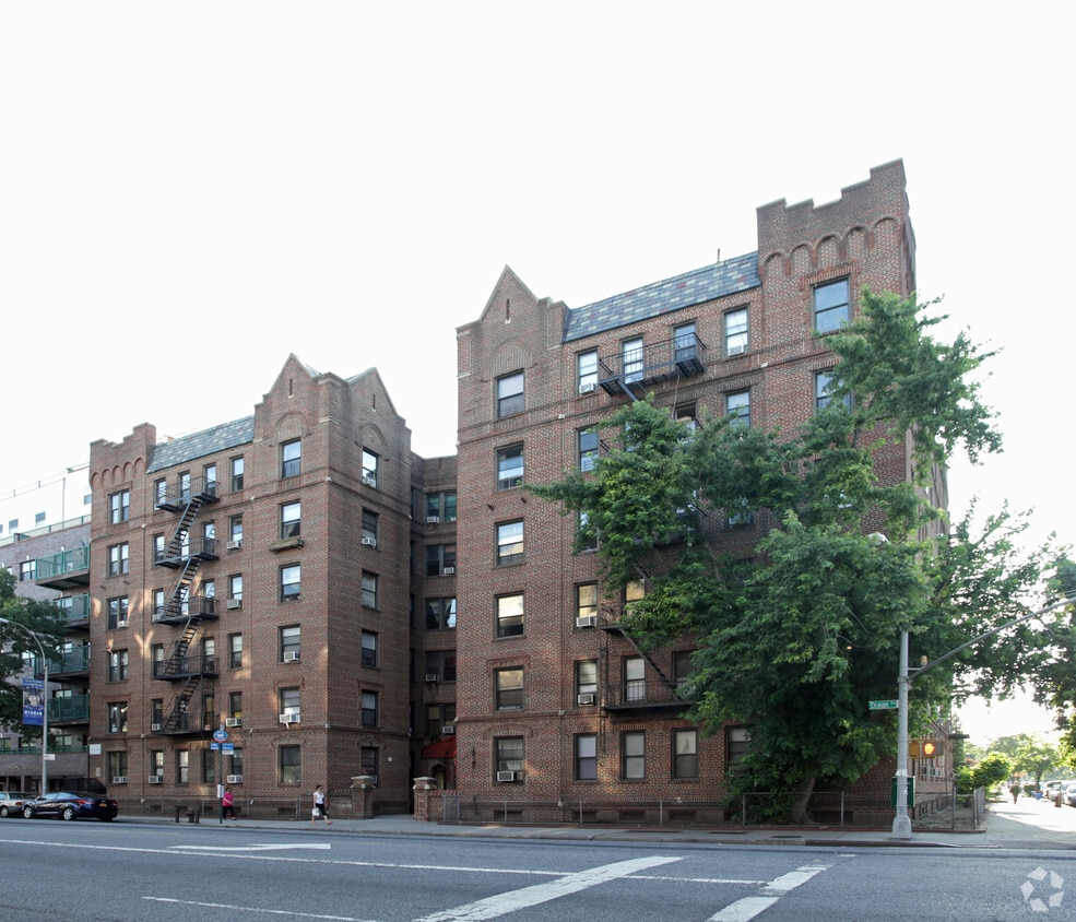 Building Photo - 2157 Ocean Ave