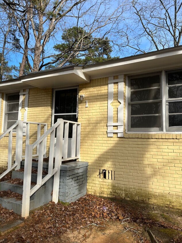 Primary Photo - Duplex Convenient to Shaw!