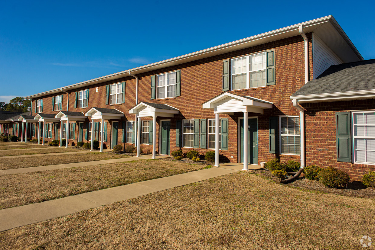 Primary Photo - Oakview Apartments