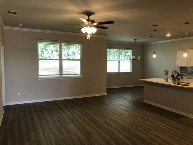 Building Photo - 708 La Parra Bend