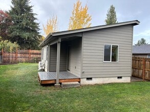 Building Photo - 1128 Hemlock St NW