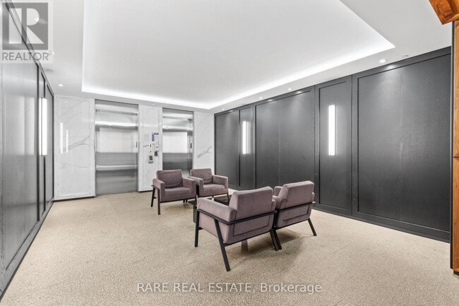 Building Photo - 488 University Ave