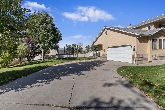 Building Photo - 3666 Pearblossom Cir