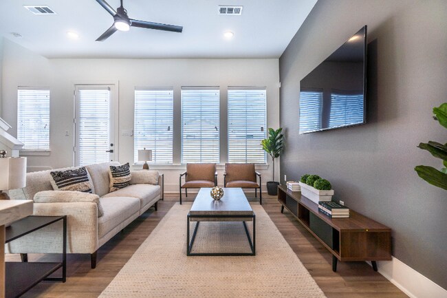 Foto del edificio - 5746 Roselane St