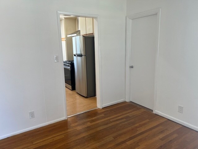 Building Photo - 5954 Balcom Ave