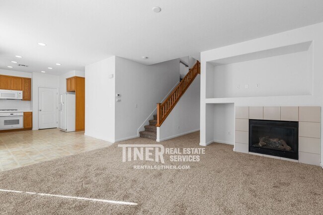 Building Photo - Beautiful two-story, 3 Bedroom North Natom...
