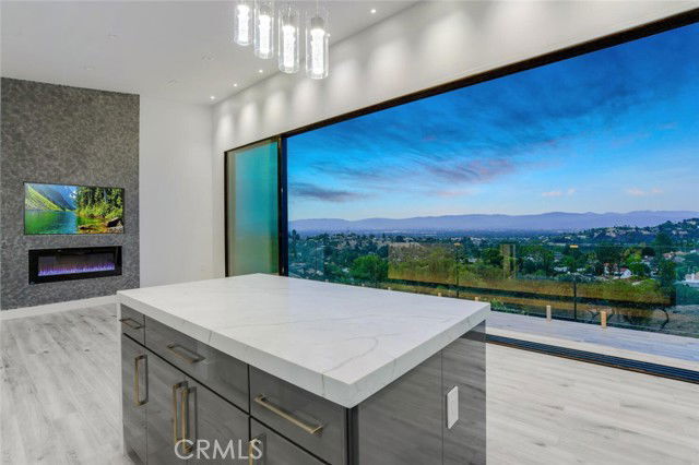 Foto del edificio - 19131 Menard Pl