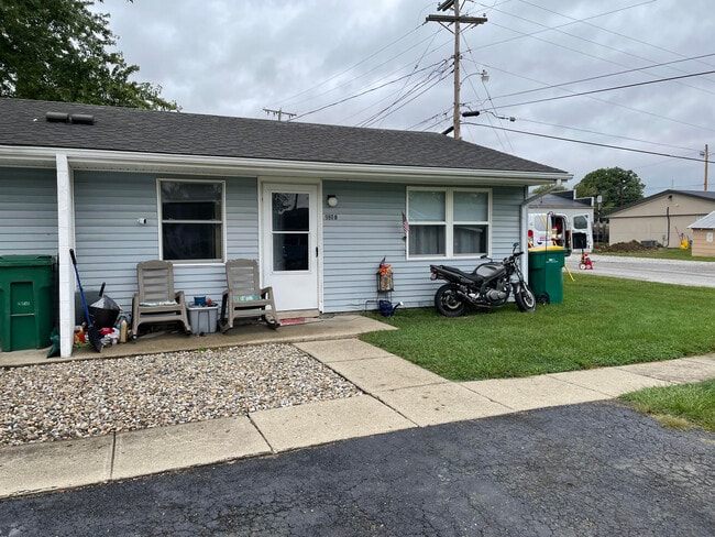 Building Photo - 980 E Hope Dr