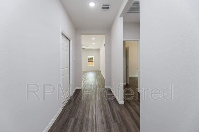 Building Photo - 101 Country Rd 3552