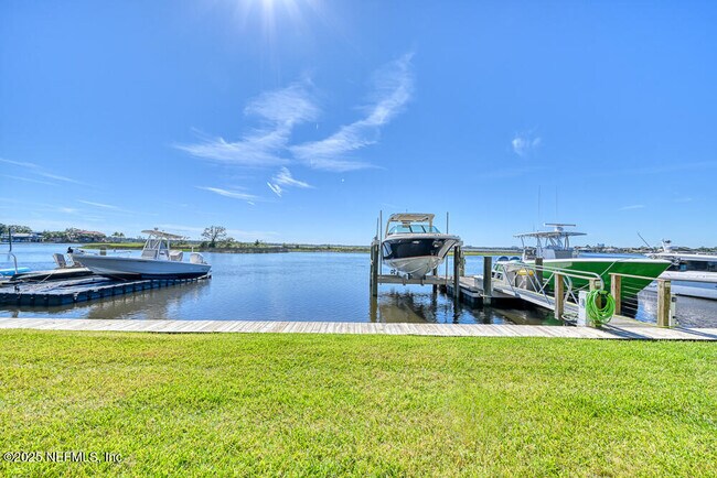 Foto del edificio - 2410 Beach Blvd
