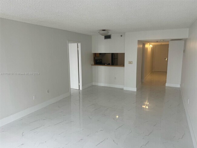 Foto del edificio - 555 NE 15th St