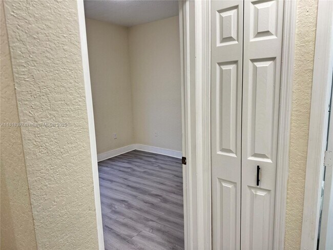 Building Photo - 8246 NW 108th Ave