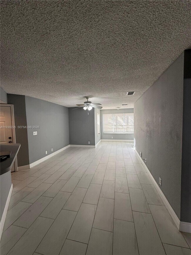 Foto del edificio - 3450 Pinewalk Dr N