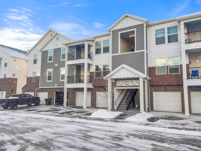 Building Photo - 561 N 360 W