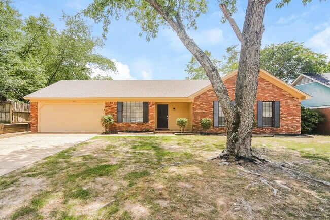 Building Photo - 6621 Lake Valley Dr