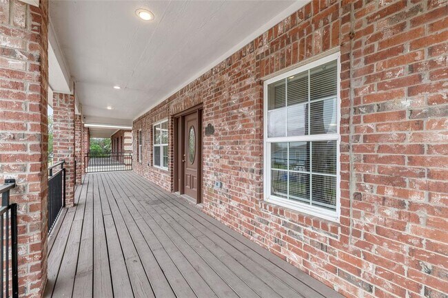Building Photo - 1401 Wood Ave