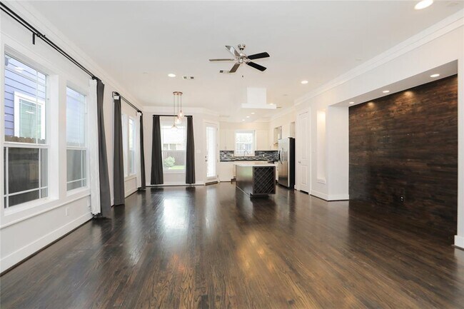 Foto del edificio - 843 E 28th St