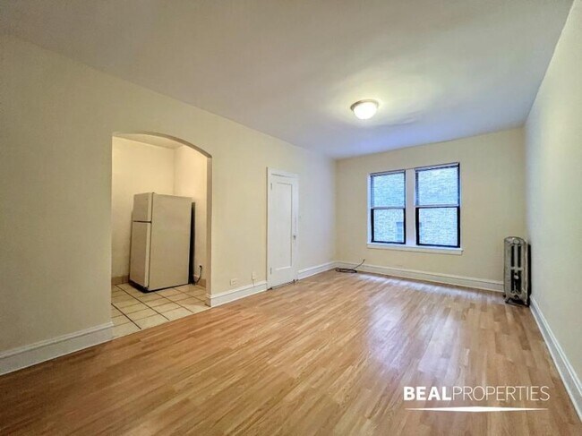 Foto del edificio - 0 bedroom in CHICAGO IL 60625