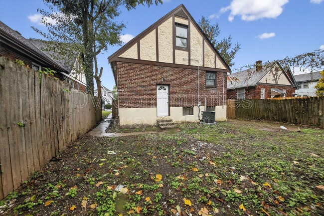 Photo - 1818 Lawn Ave House