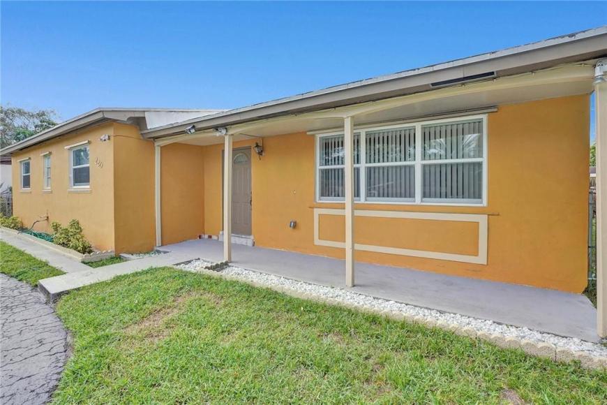 Primary Photo - 3 bedroom in Hollywood FL 33024