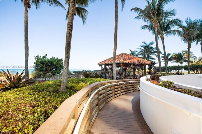 Foto del edificio - 2 br, 2 bath Condo - 4779 Collins Ave Apt ...