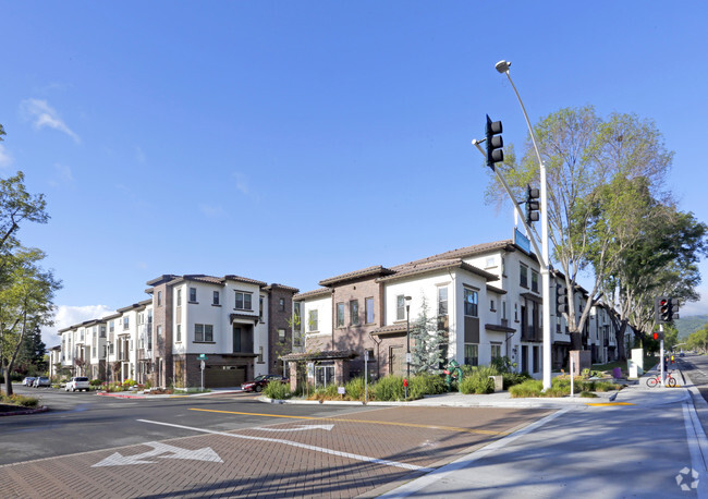 Building Photo - Las Positas Townhomes