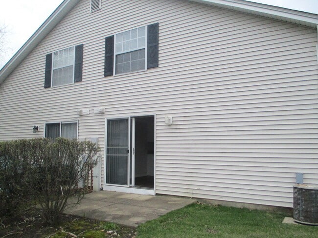 Building Photo - 203 Teak Ln