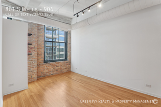 Building Photo - 801 S Wells St