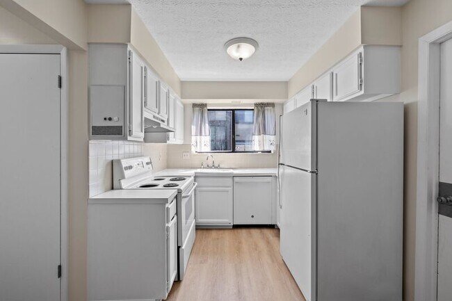 Building Photo - 5238 Deignese Pl