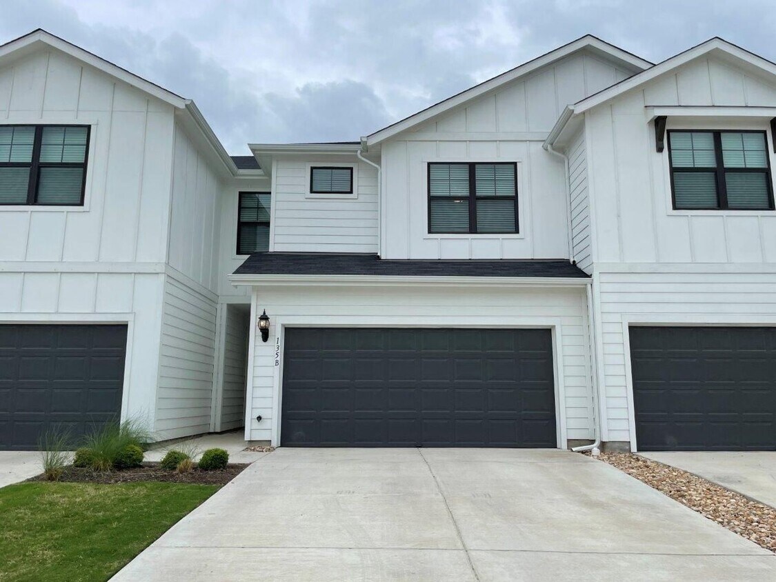 Primary Photo - 3 br, 2.5 bath House - 135 Amber Fields Tr...