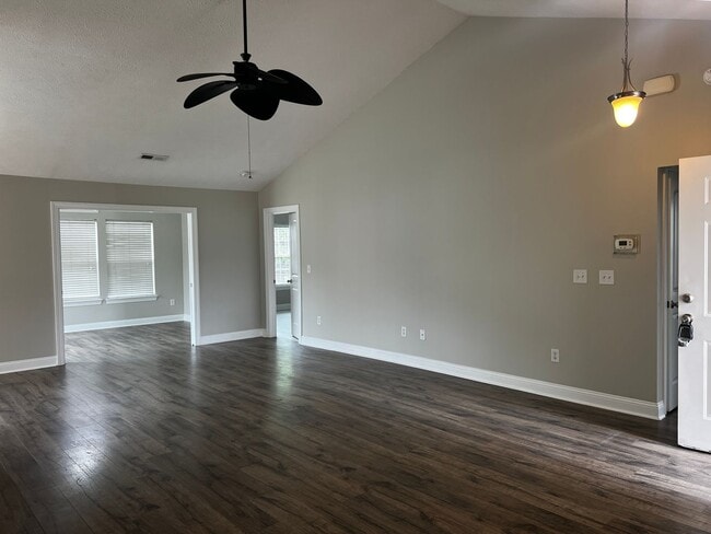 Building Photo - 3/2 in Forestbrook Available Now!