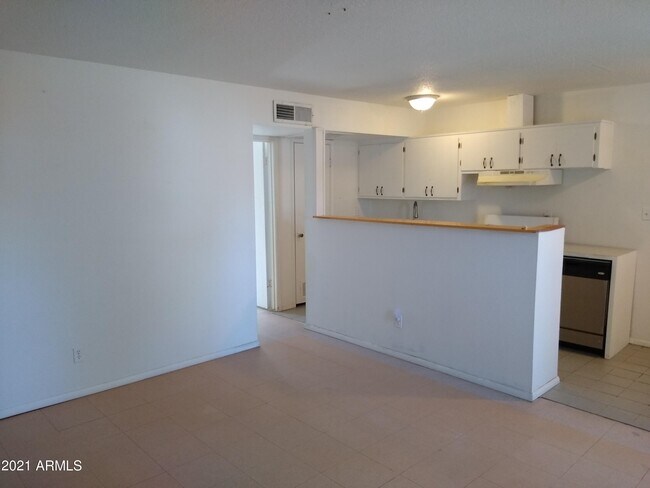 Building Photo - 2705 W Tuckey Ln