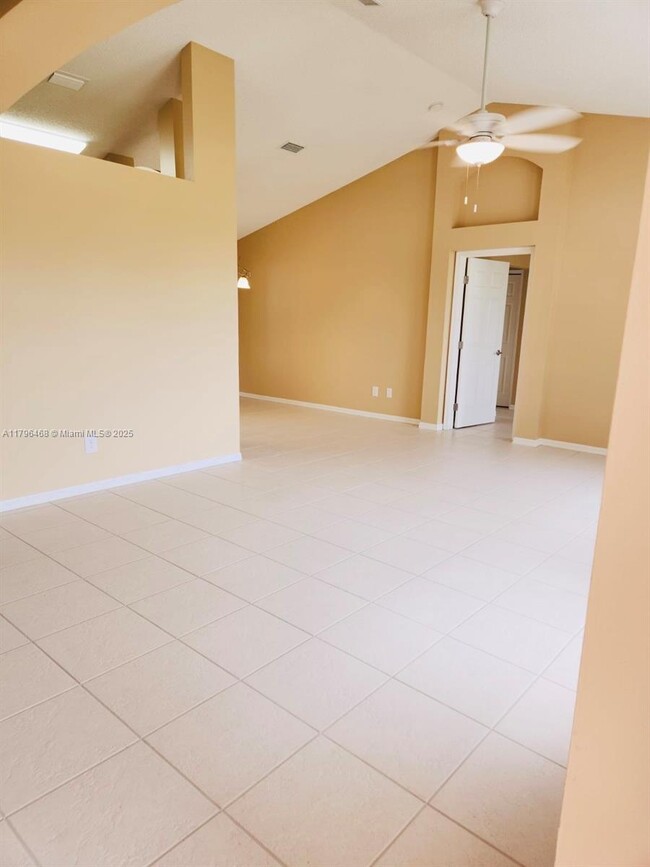 Foto del edificio - 2853 SW East Louise Cir