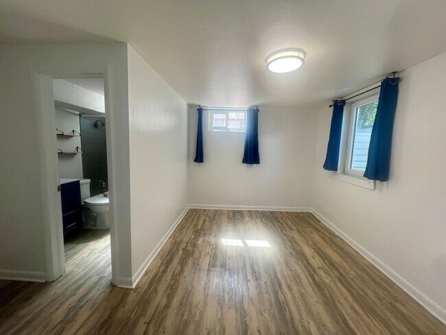 Building Photo - 2 Bedroom in Wheat Ridge - Don't Miss Out!