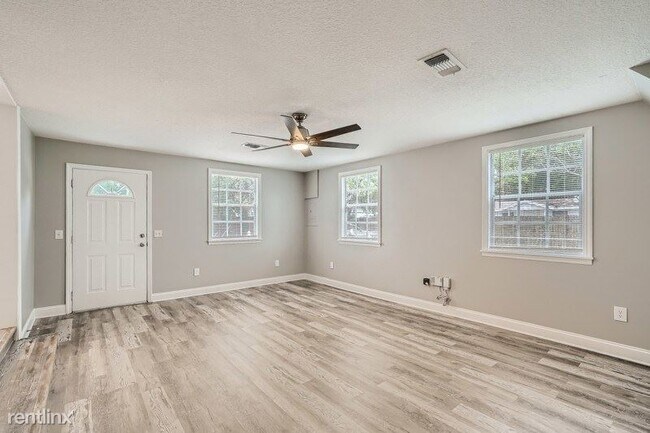 Foto del edificio - 2 br, 2 bath House - 1125 Michigan Dr N UNIT