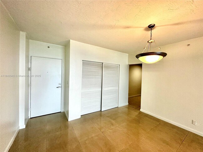 Foto del edificio - 3000 S Ocean Dr