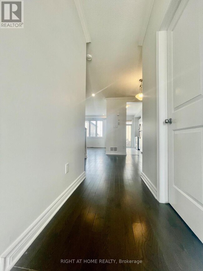 Photo du bâtiment - 810 June Grass St