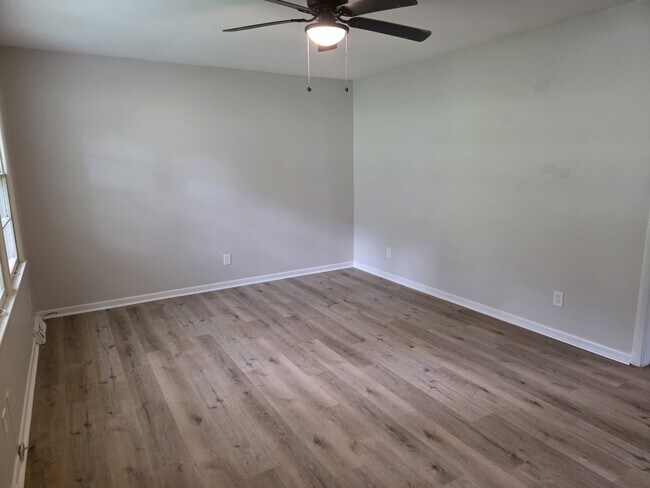 Foto del edificio - 2804 Brett Rd NW