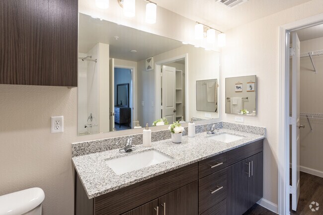 2 BR, 2 BA 960 SF - Eastridge