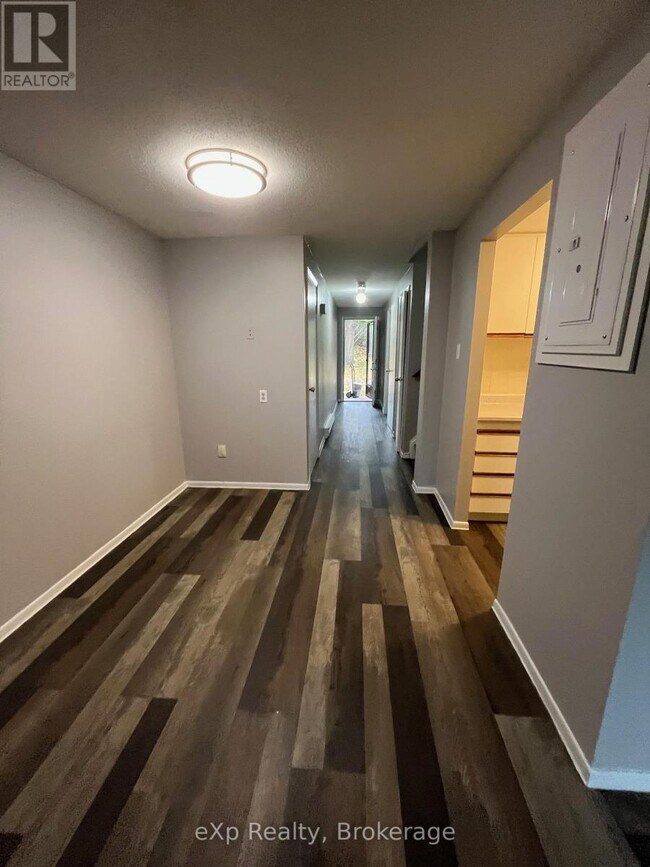 Photo du bâtiment - 1200 Courtland Ave E