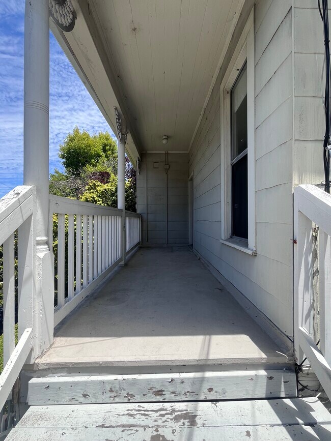 Upstairs private front entry way into top of triplex - 409 Washington Ave