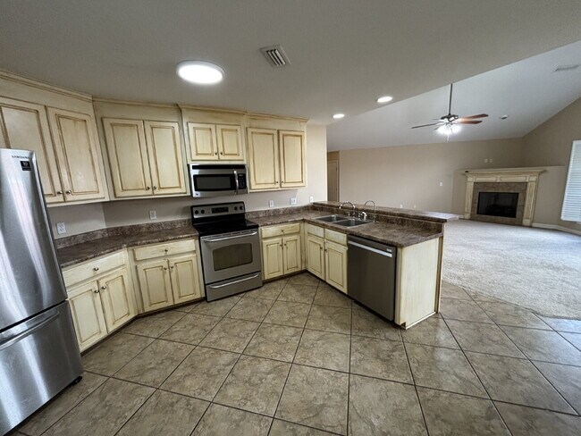 Building Photo - FOR RENT in Dothan , AL!!