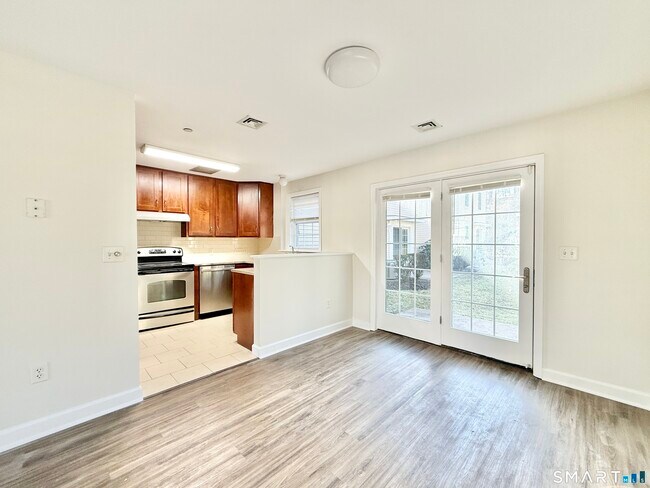 Building Photo - 17 Rockfield Dr