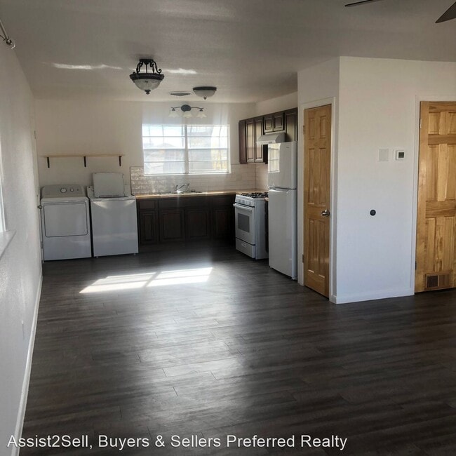Building Photo - 2 br, 1 bath House - 225 New York Ave B