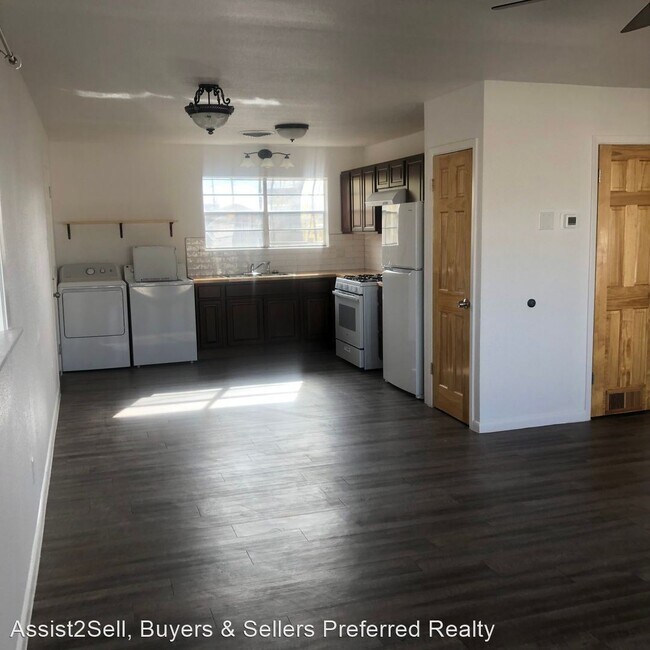 Foto del edificio - 2 br, 1 bath House - 225 New York Ave B