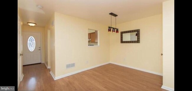 Foto del edificio - 104 Washington Ct