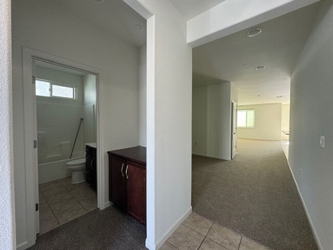 Foto del edificio - Luxurious 4-Bedroom Home in Gilroy’s Weste...